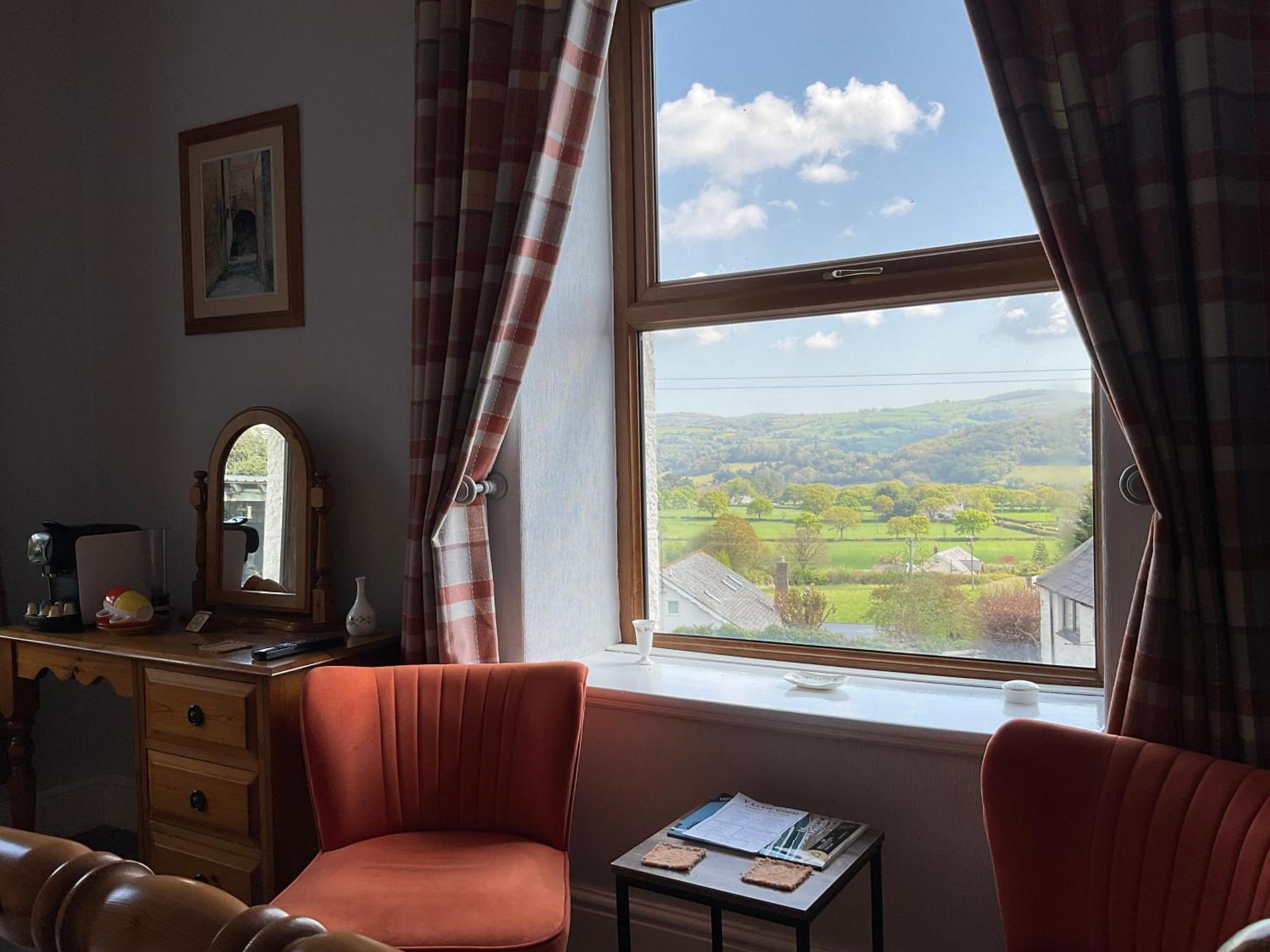 Y Llew Coch Bed & Breakfast Conwy Exterior photo